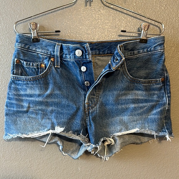 Levi’s 501 Women’s size 27 Cut off Denim Shorts - Picture 1 of 14